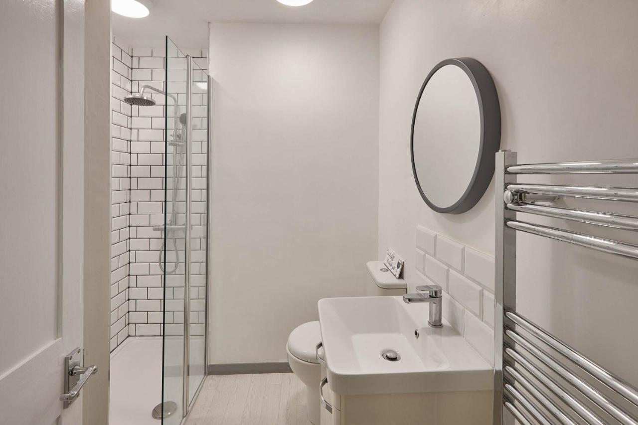 Host & Stay - Princess Place Townhouse Уитби Екстериор снимка